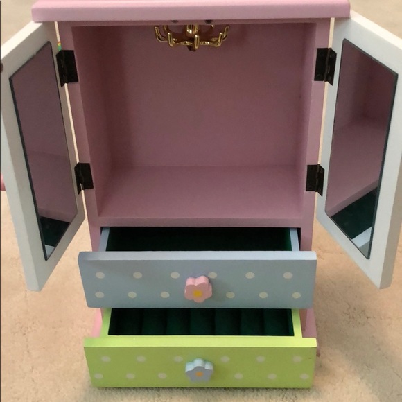 **SOLD** EUC BUNDLE OF JEWELY BOX + JEWELRY - Picture 5 of 8